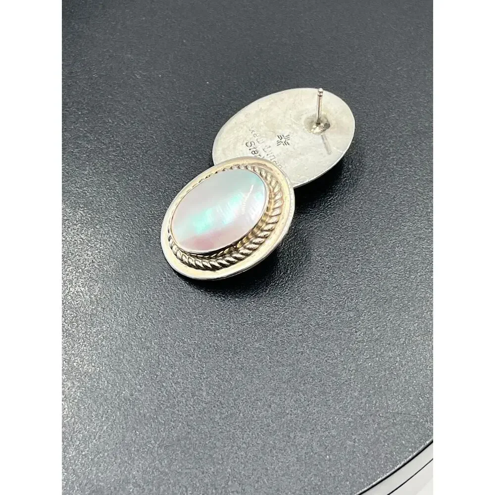 Rew Dinah‎ Richard Edward Wiley Sterling Silver Oval Mother of Pearl Earrings
